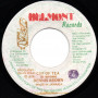 (7") DENNIS BROWN - CUP OF TEA / D.E.B MUSIC PLAYERS - A PIECE OF BREAD